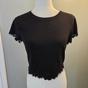 Forever 21 Black Scallop Edge Cropped Short-Sleeved Tee Size Medium M